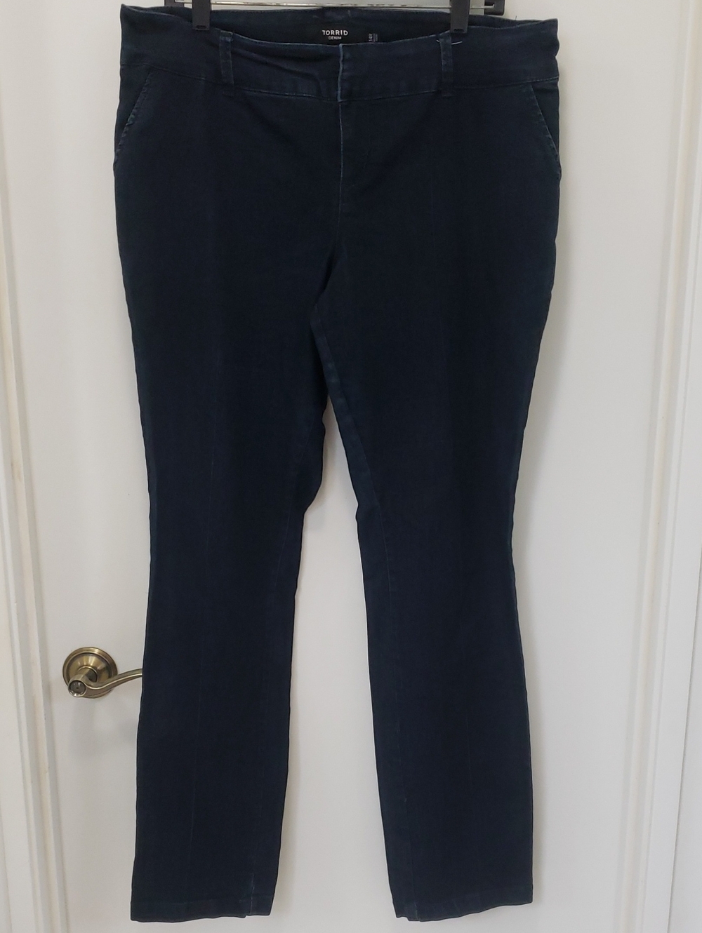〰️torrid〰️ Straight-Leg Dark Wash Jeans 14R